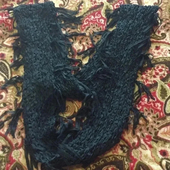 Scarf - Picture 1 of 4